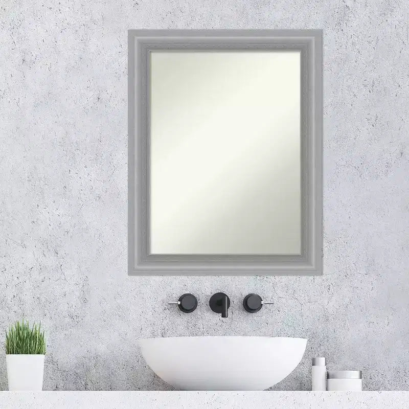 Miroir de salle de bain étroit en nickel poli 23" x 29", sans biseau