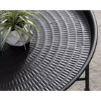 Table basse ronde en métal avec piètement géométrique, doré et blanc