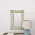 Miroir mural mosaïque fait main en nacre – Coins bleus, crème