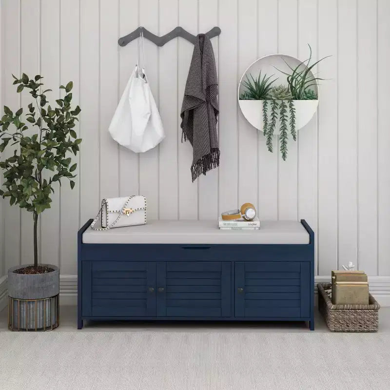 Banc de rangement avec 3 portes persiennes, coussin amovible et rangement dissimulé